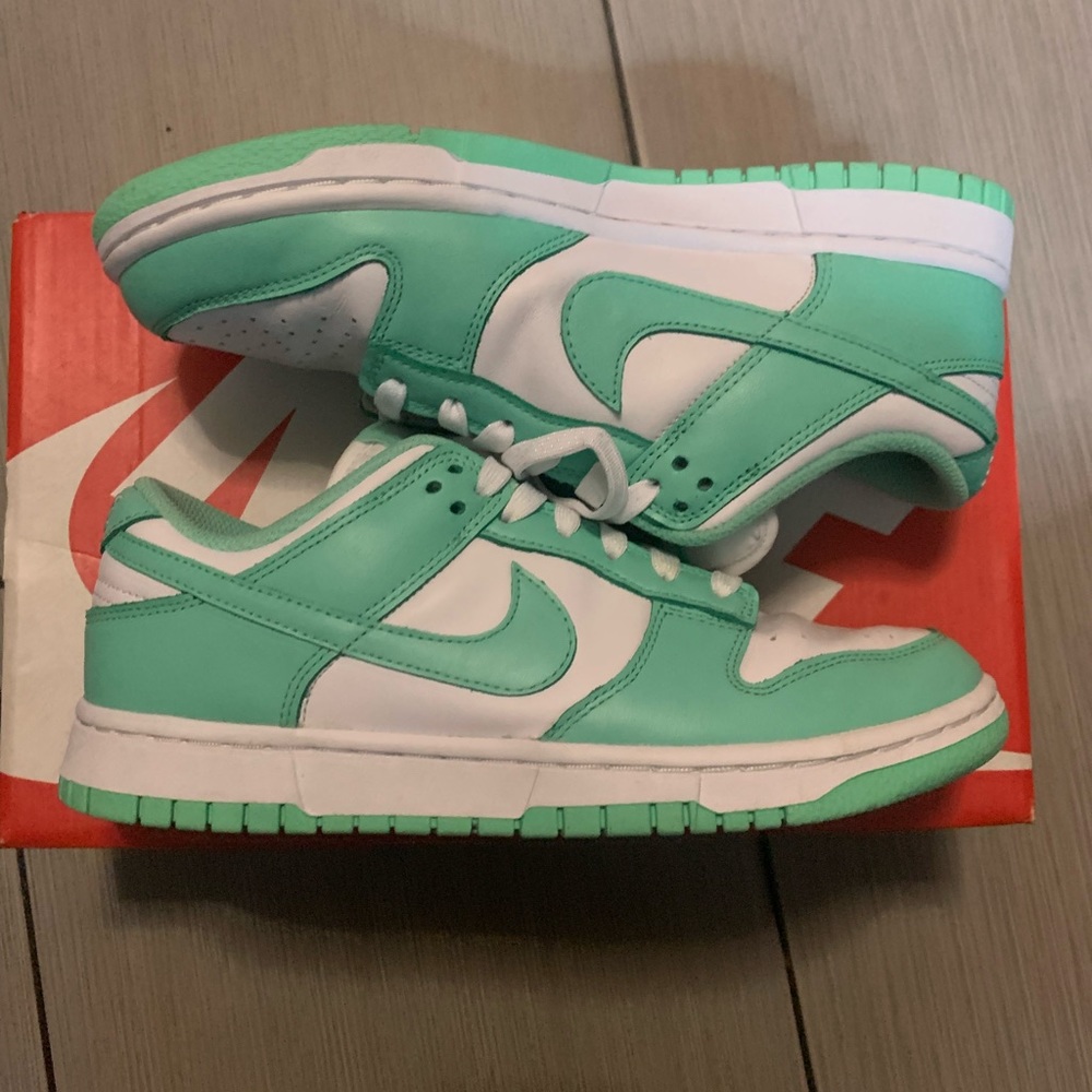 Wmns Nike Dunk Low